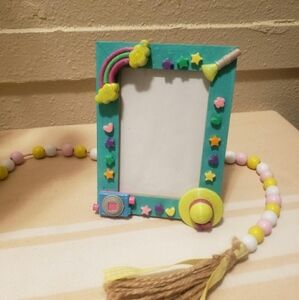 Custom embellished picture frame with 3d figures